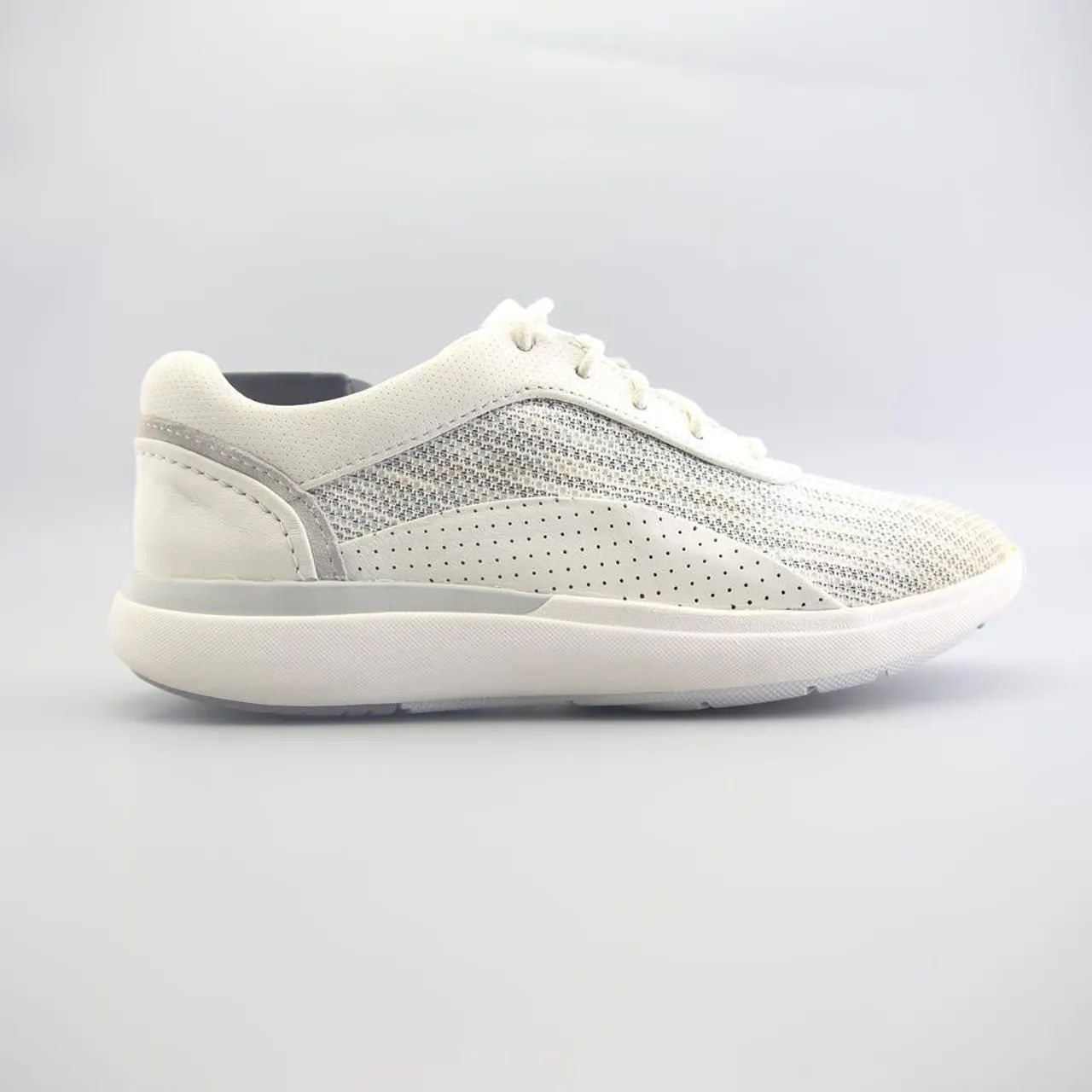 tênis feminino clarks unstructured em couro e tecido feminino - Foto 2