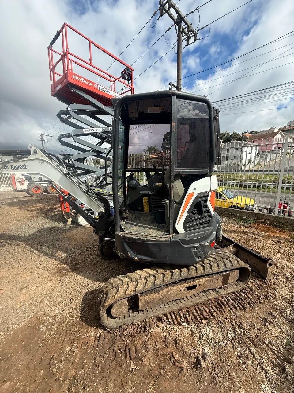 Mini escavadeira bobcat e26
