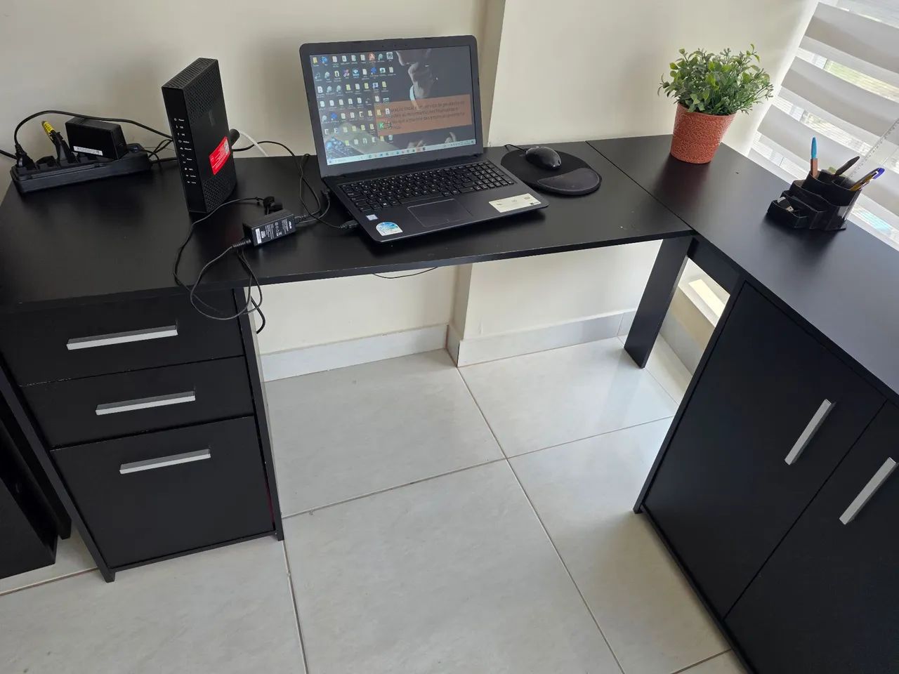Mesa em L com gavetas e balcão inserido. - Foto 2