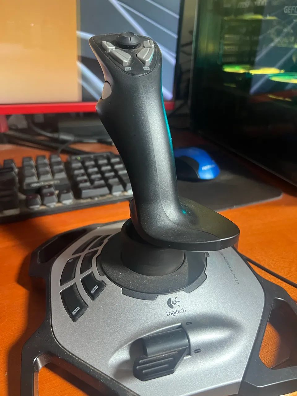 Vende- se Logitech extreme 3d  - Foto 3