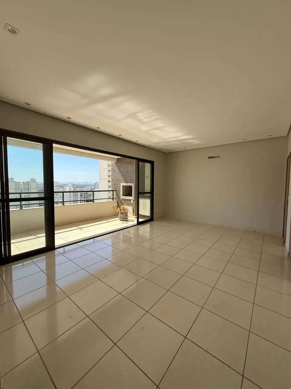 Apartamento a venda com 125 m2 com 3 suítes Edifício Goiabeiras Tower, Duque de Caxias - C