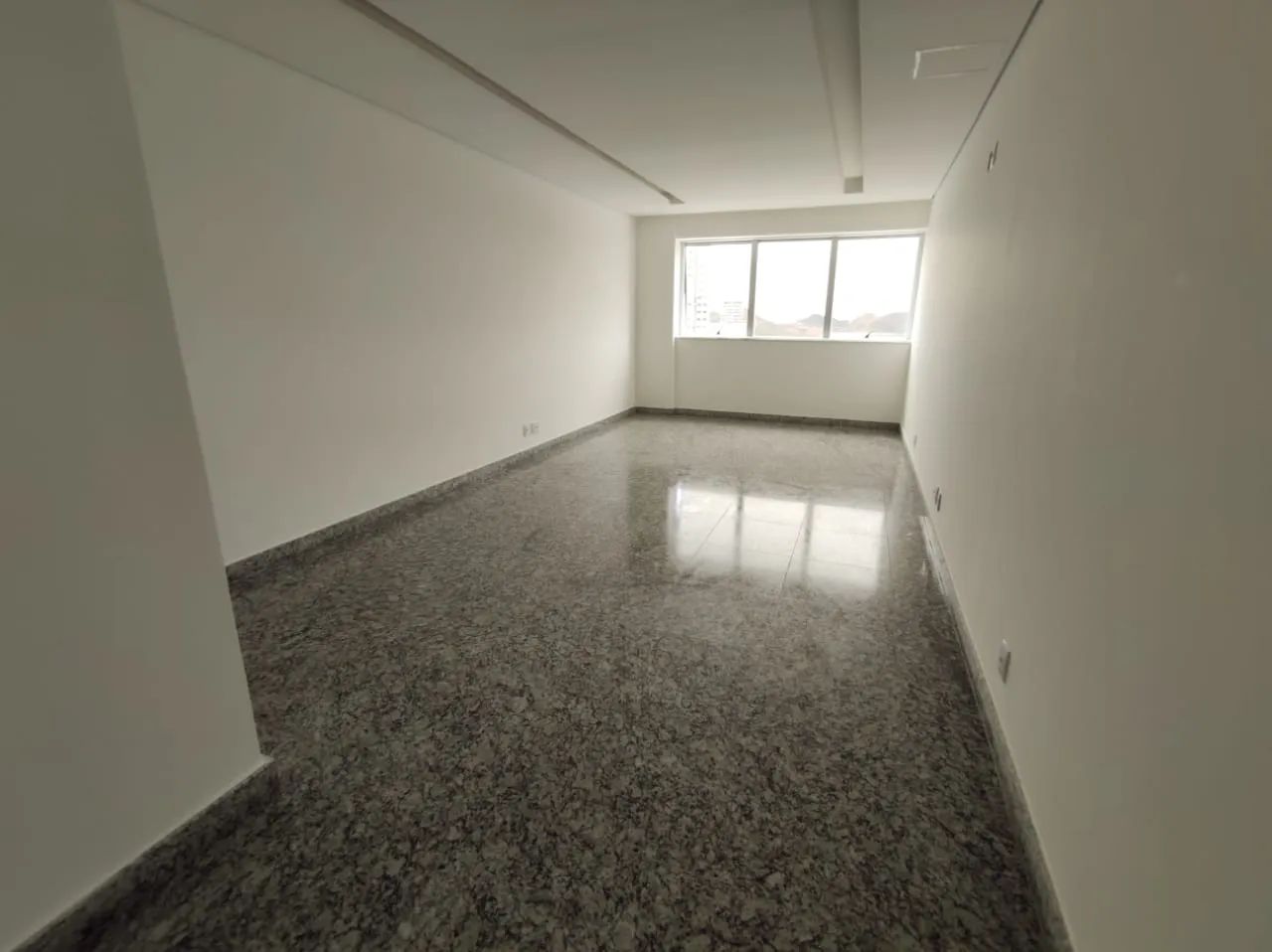 Sala è venda no bairro Vila da Serra