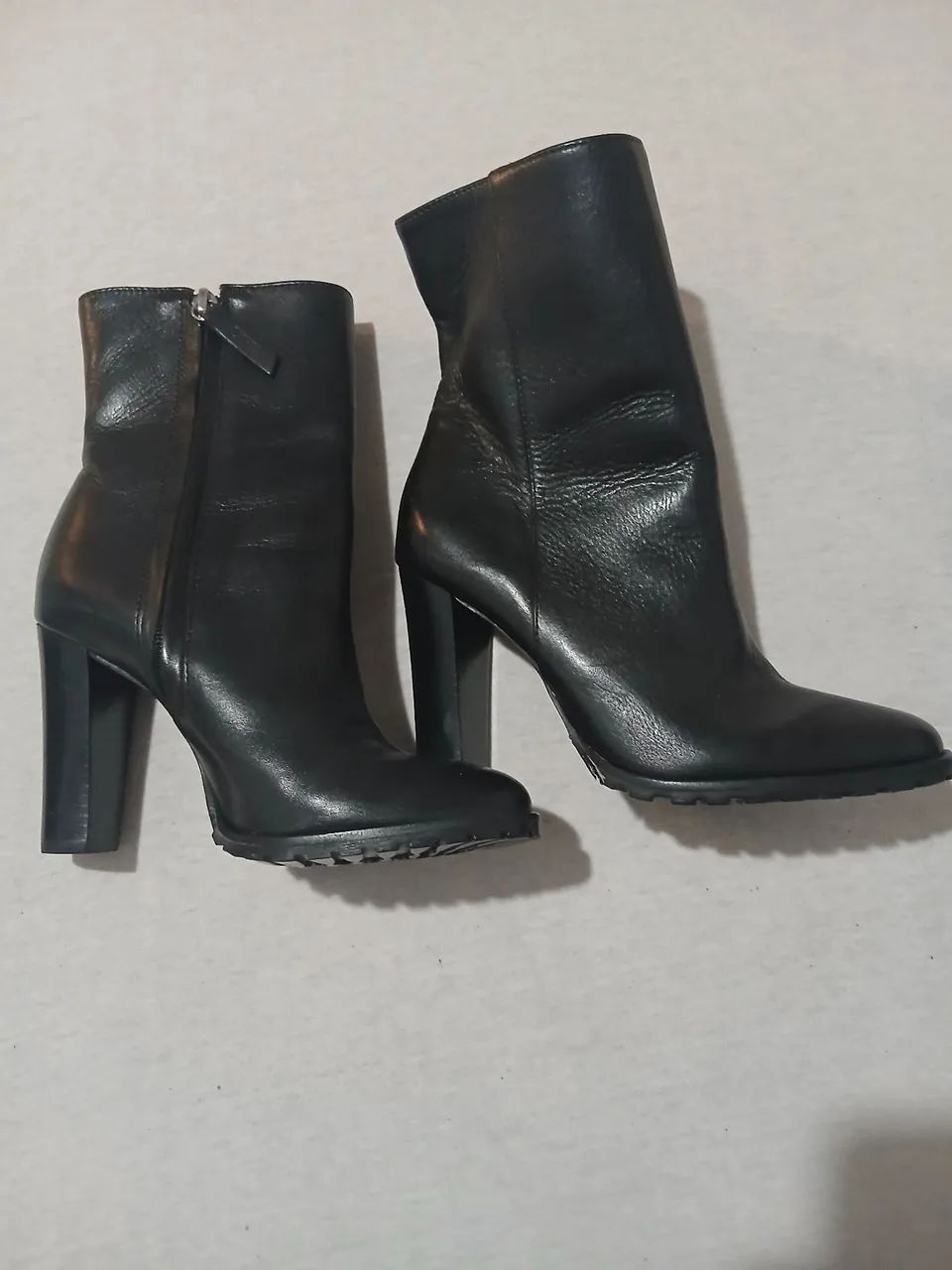 BOTA DE COURO LEGÍTIMO SCHUTZ N34 NOVA  - Foto 2