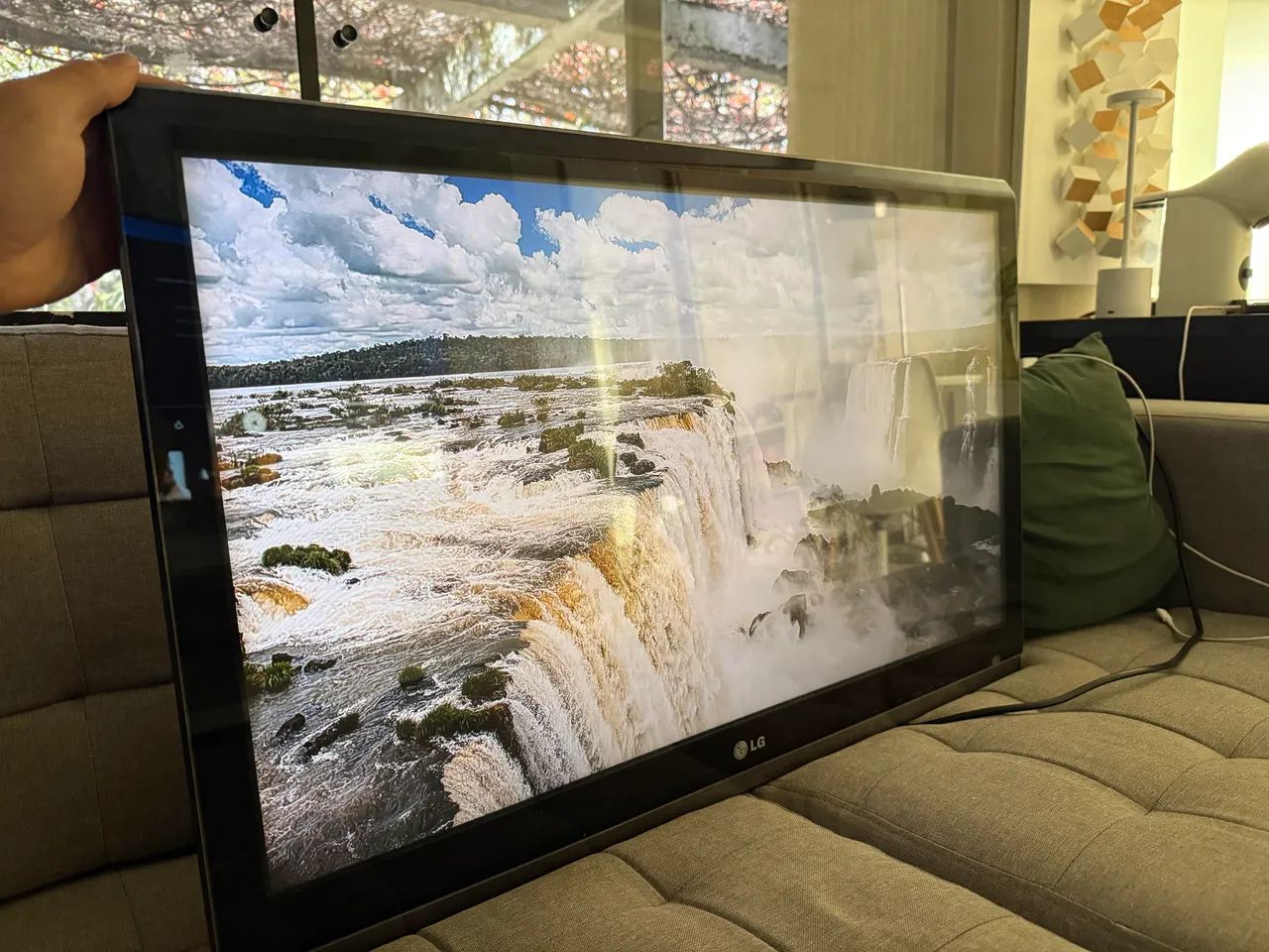 TV LG 32 polegadas+ Chromecast | Pronta para Netflix e YouTube -  - Foto 3