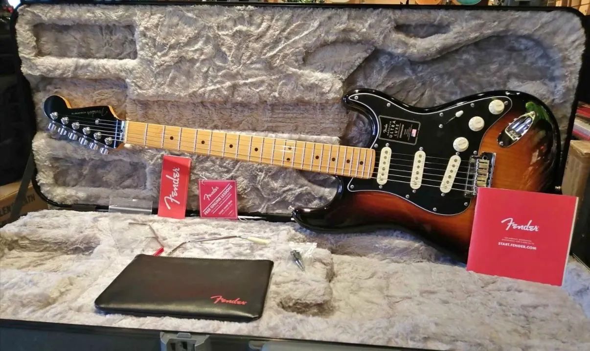Fender Stratocaster American Ultra Luxe Nova - Foto 3