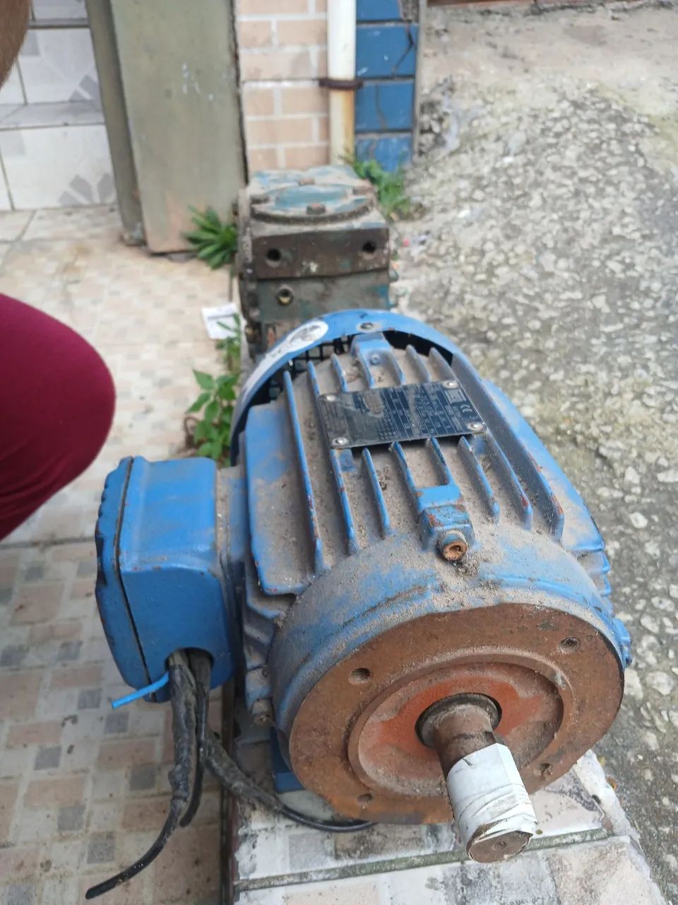 VENDE-SE MOTOR WEG E REDUTOR 40X1  - Foto 2
