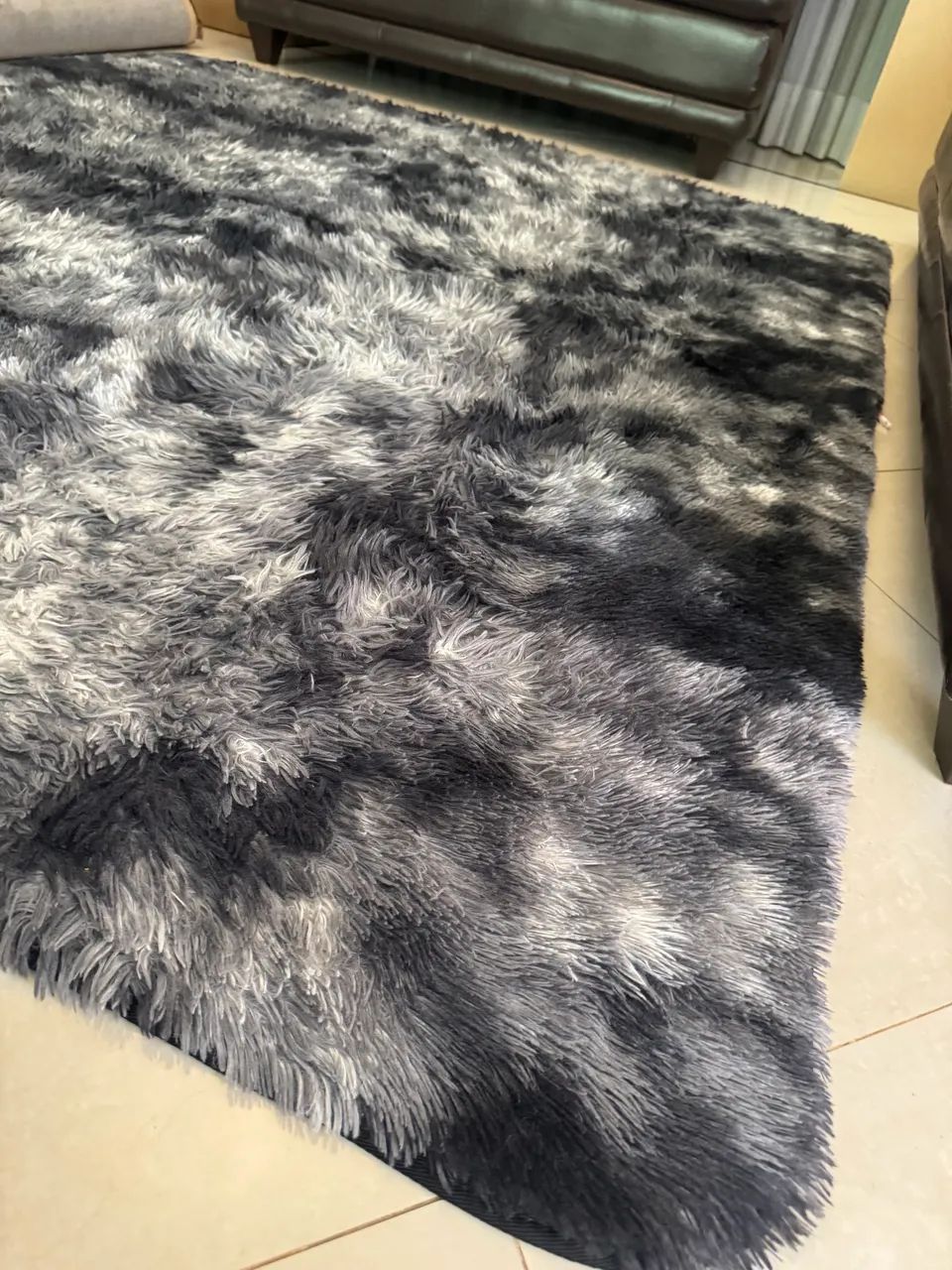 Tapete Pelucia Preto e Branco 2,30 x 1,95 - Foto 3