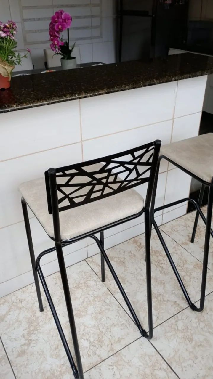 Vendo duas cadeiras altas para bancada - Foto 4