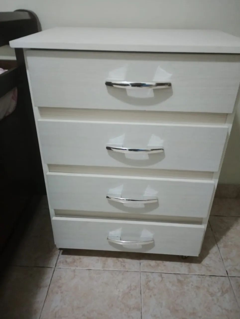 comoda 4 gavetas 