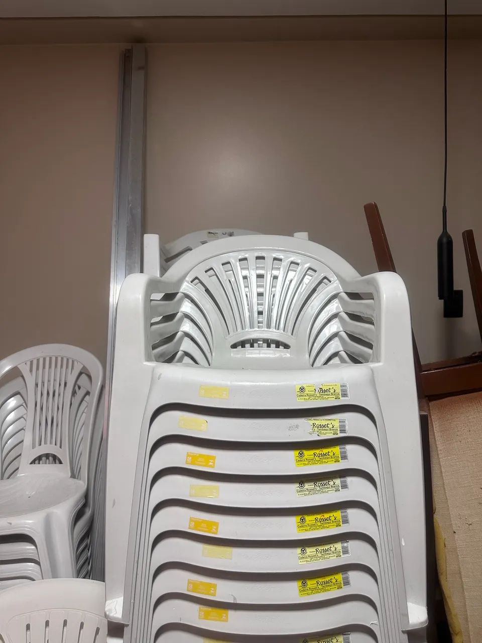 Poltrona De Plástico Resistente  182kg