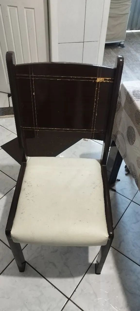 Mesa e cadeira 