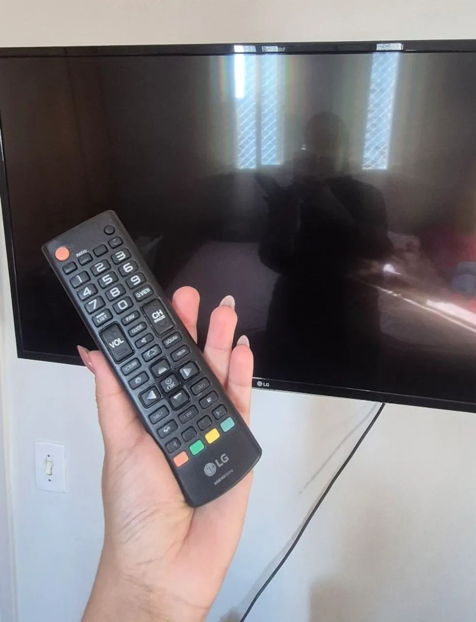 TV LED 43" LH5700 - cor preta - Foto 2