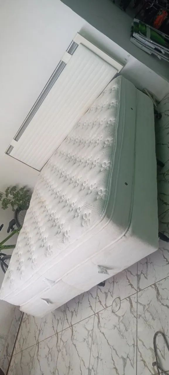 Vendo cama com colchão king 