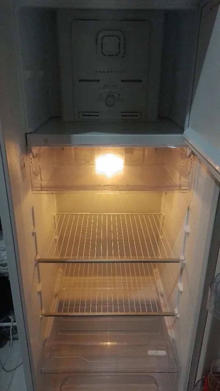 Geladeira semi nova bem conservada - Foto 2
