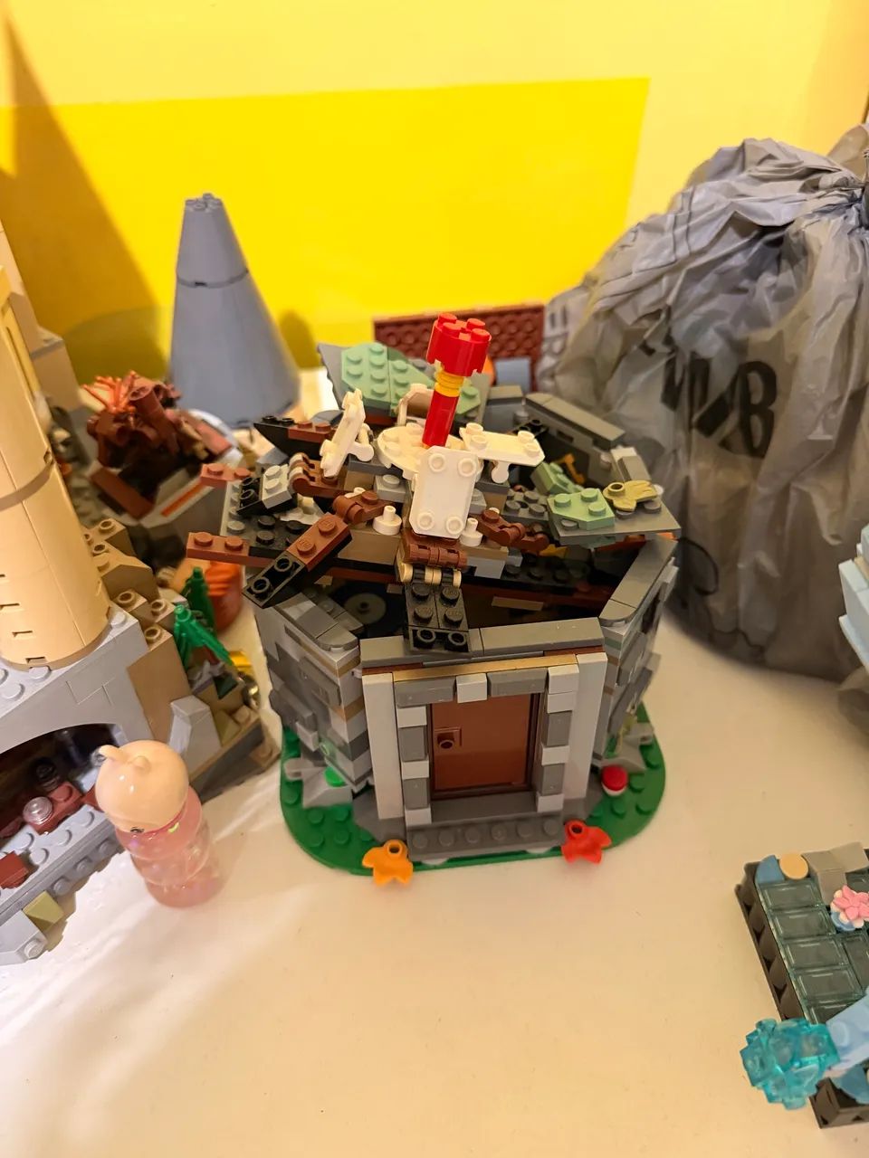 LEGO Castelo de hogwarts + casa do haggrid + patrono + olivaras + outros - Foto 4