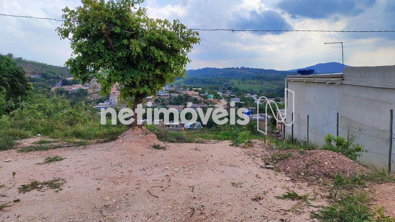 Lote com aproximadamente 671,00 metros quadrados