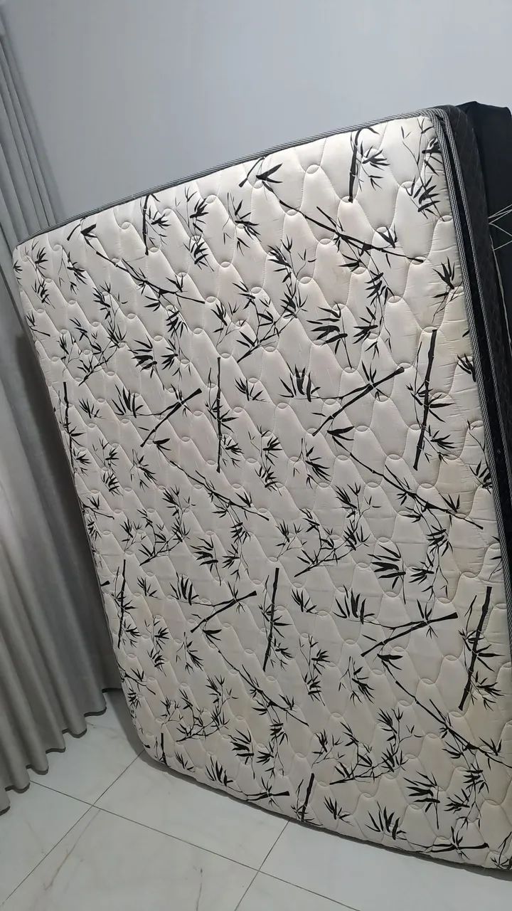 Box bau com colchão de molas ensacadas de 1,38