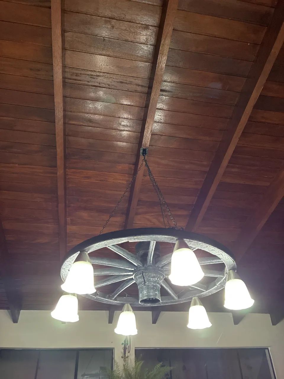 Lustre rústico de roda de carroça  - Foto 2