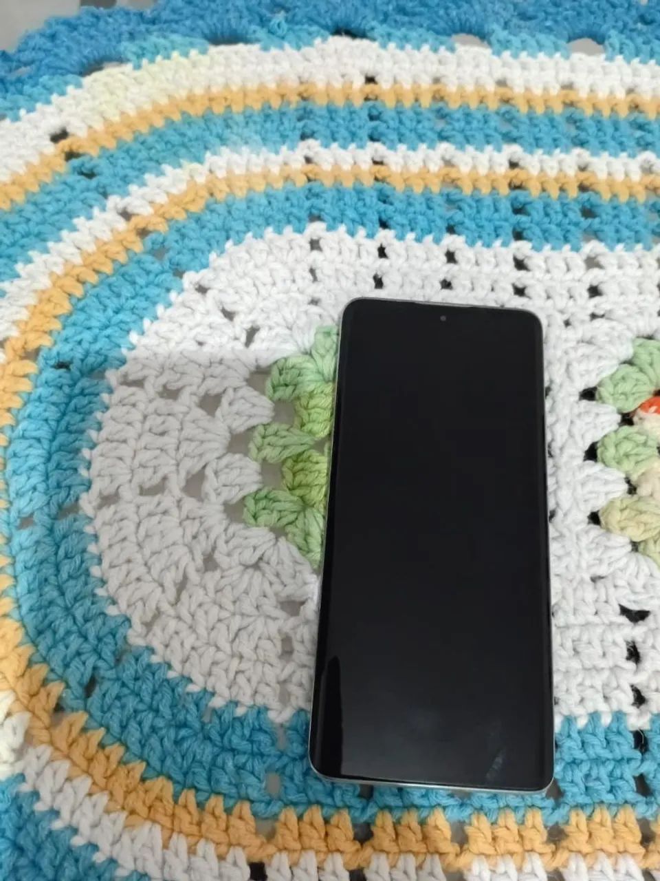 Vendo poco x7 semi novo com caixa e carregador de 128 gb e 8ram celular está zero 