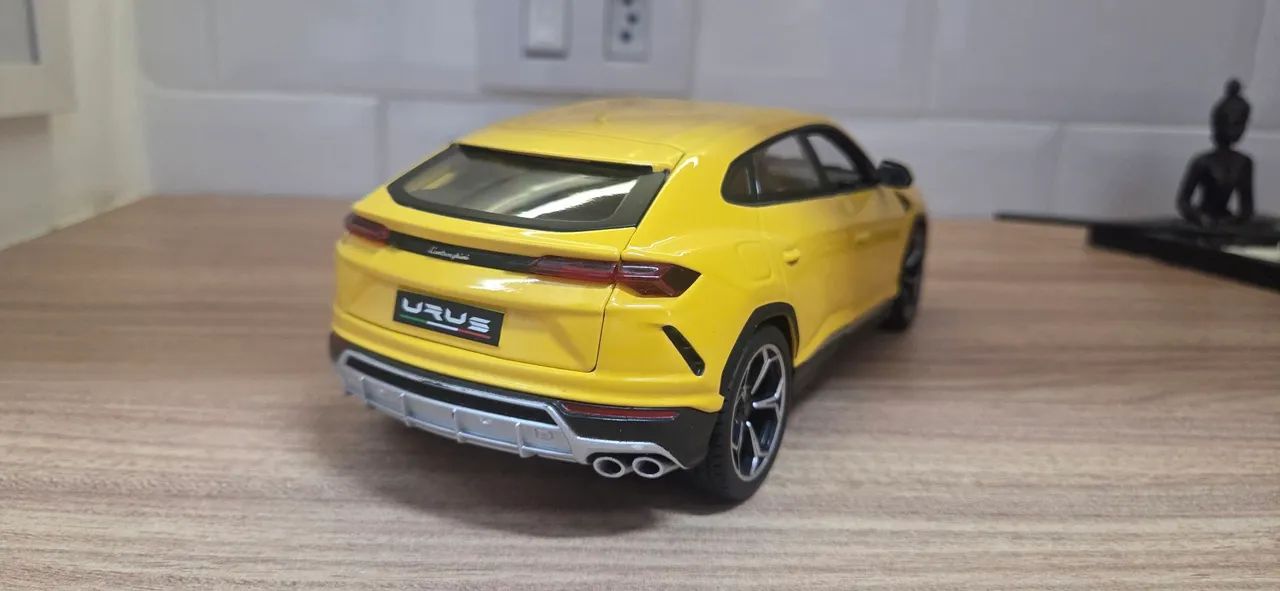 Lamborghini Urus 1:20 - Foto 3