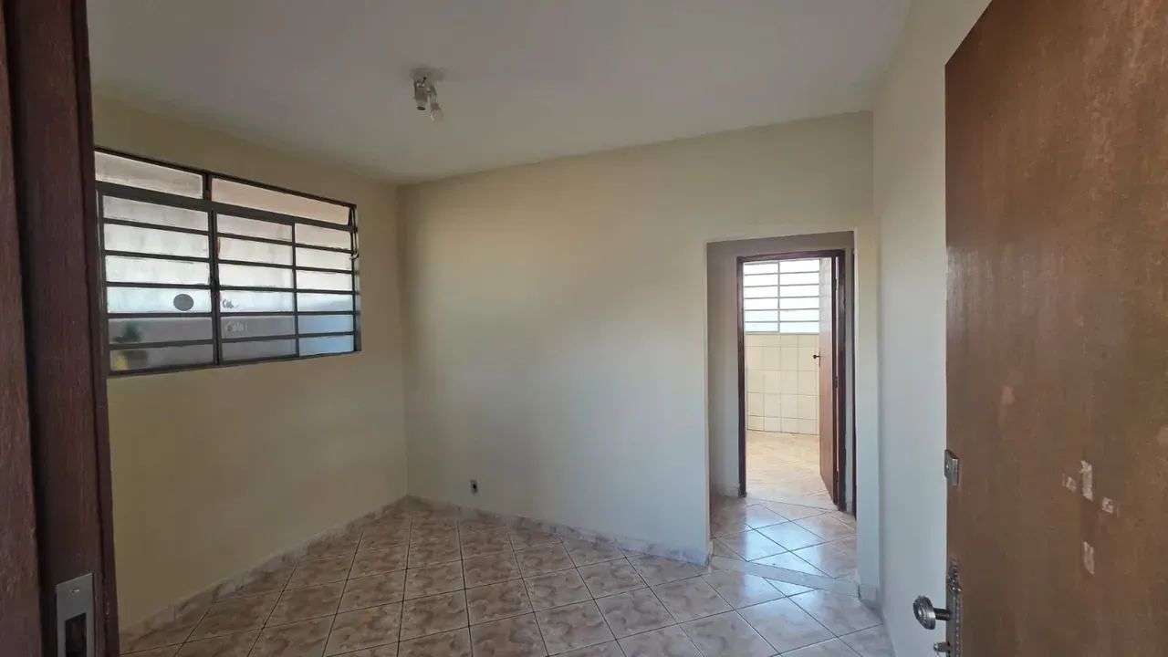 Excelente apartamento de 01 quarto, muito seguro, tranquilo e sem barulho.