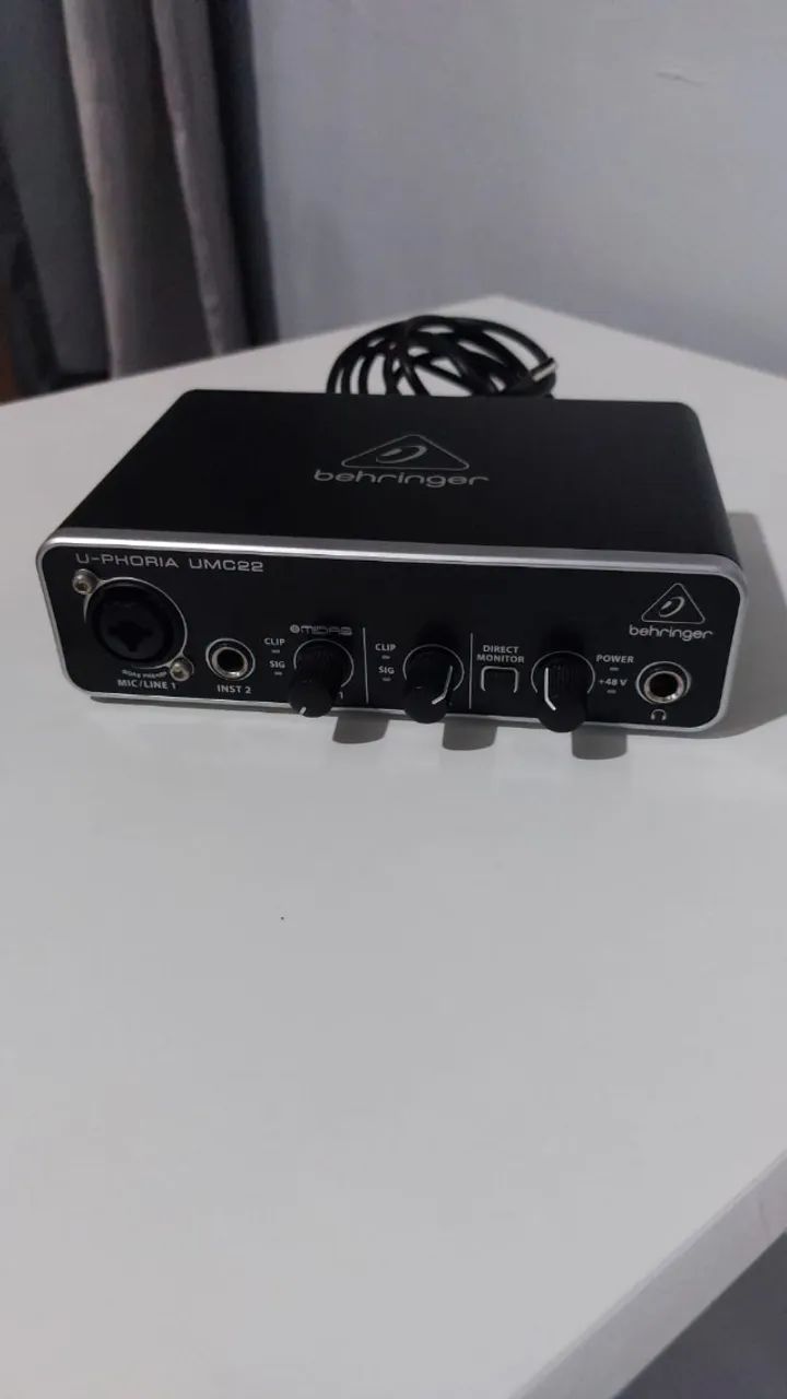 Interface de Áudio Behringer UMC22