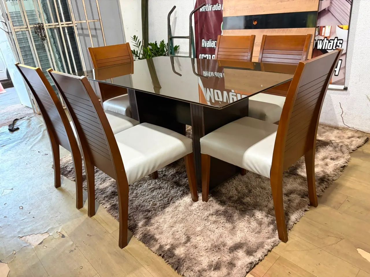 Mesa de vidro laka ótimo estado, cadeiras courino - Foto 3
