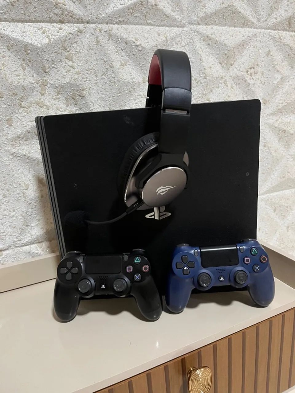 Ps4 pro e Headset - Peças e Acessórios de Vídeo Game - Boa Vista Ps4 pro e Headset - Peças e Acessórios de Vídeo Game - Boa Vista