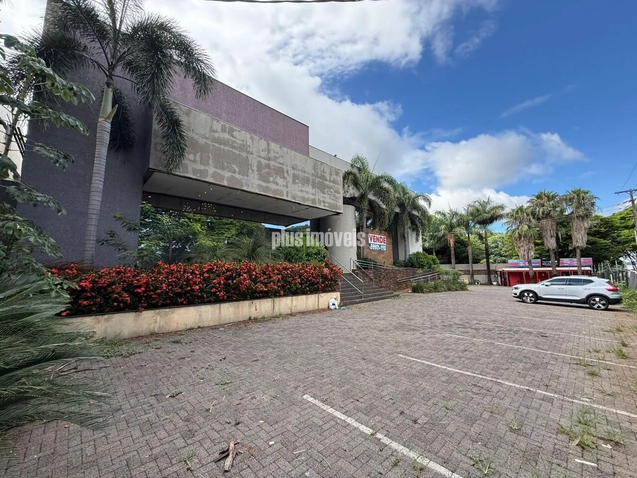 IMÓVEL COMERCIAL AO LADO DA PONTE DA AMIZADE