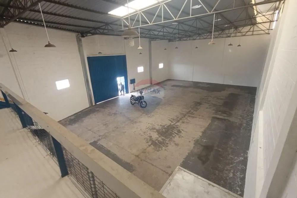Galpão Comercial 300m², Ótima Localização!