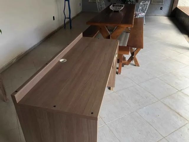 Vendo uma Escrivaninha nova com gaveta (MDF) com rodinhas - Foto 3