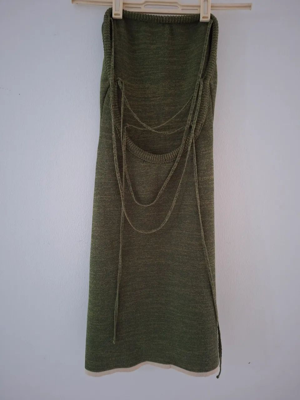 Vestido tubinho de alcinha com decote - Foto 2