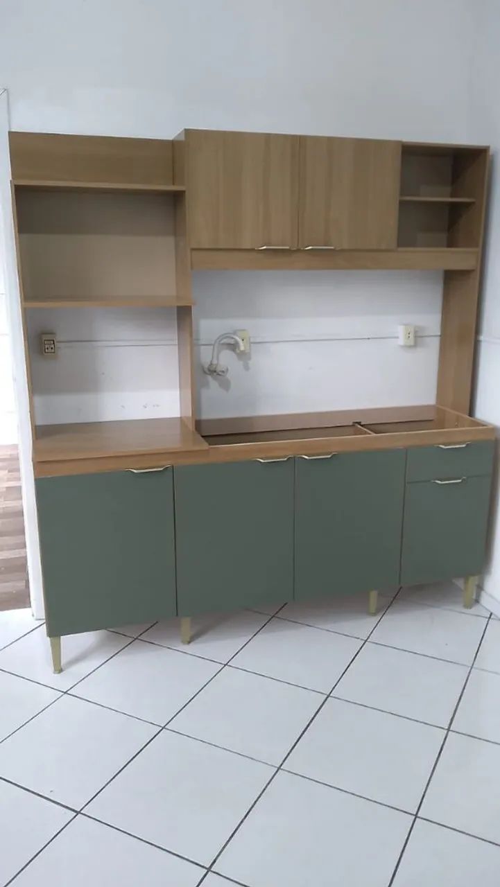 Cozinha compacta desmontado na caixa 