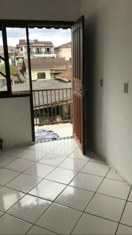 Aluga-se quitinete no bairro iririu .Próximo a curva do nereu - Foto 6