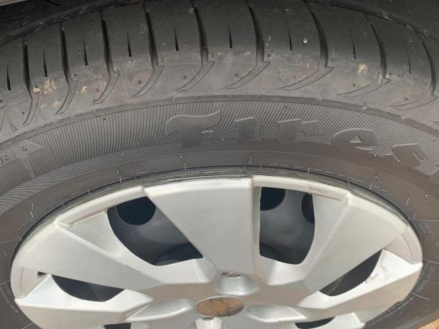 Onix 1.0 Joy 2017 - Apenas 45.000 km - Impecável - Leia texto - Foto 13