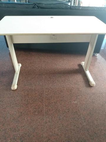 Mesa branca escritório - Foto 2