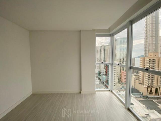 Apartamento andar alto com 3 Suítes 2 Vagas no Centro em Balneário Camboriú - Foto 17