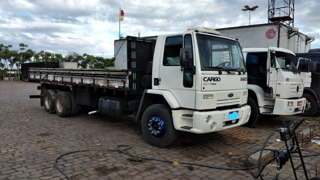 FORD CARGO 2422 TRUCK 2009 SEGUNDO DONO