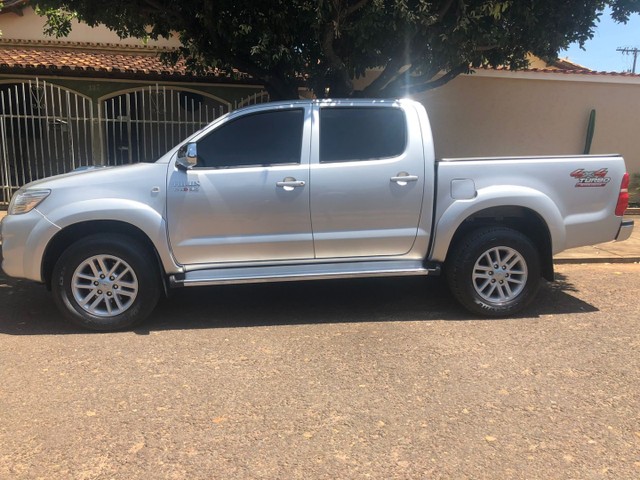 HILUX SR 4X4 DIESEL AUTOMÁTICA 12/12