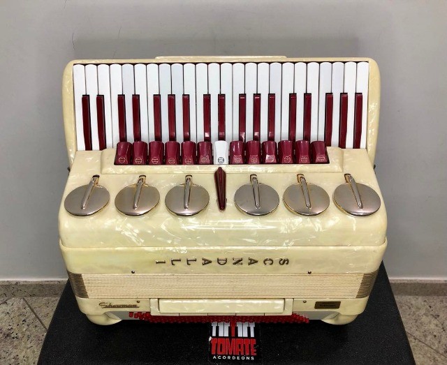 Acordeon Scandalli Showman