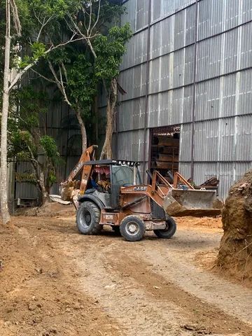 Serviço com máquina retroescavadeira  - Foto 2