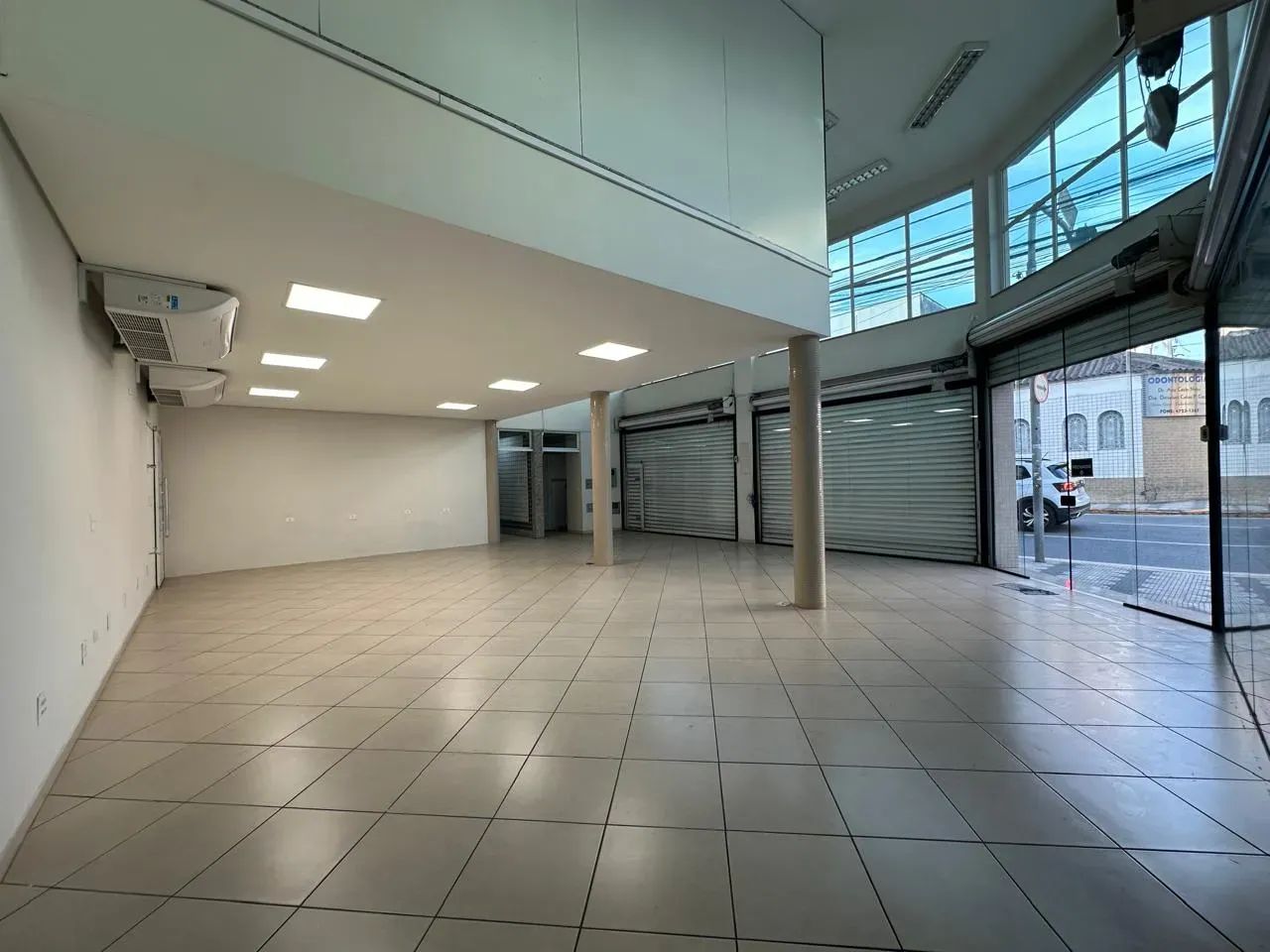 Excelente ponto comercial com visibilidade.
