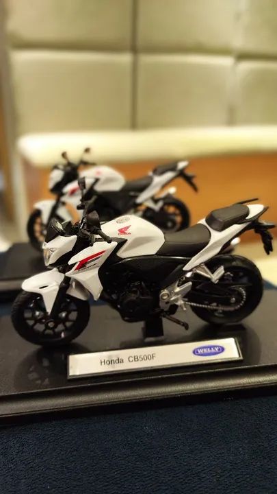 Honda Cb500 F em metal 1/18