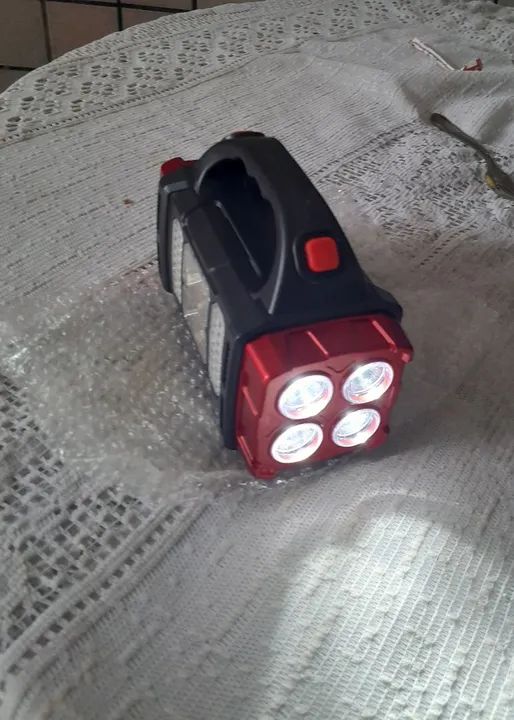 Lanterna de Led. Recarregável USB e Solar - Foto 2