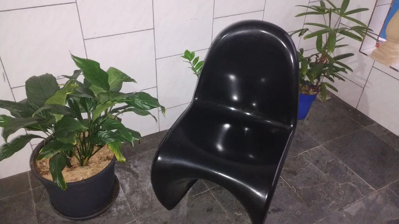 Cadeira Pantone Curve Design Preta 