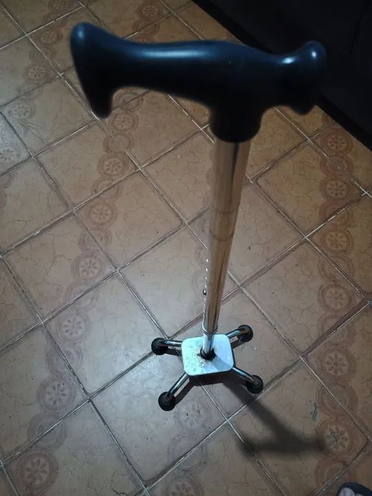 Bengala regulagem de 4 Pernas - Usado em Ótimo Estado - Foto 3