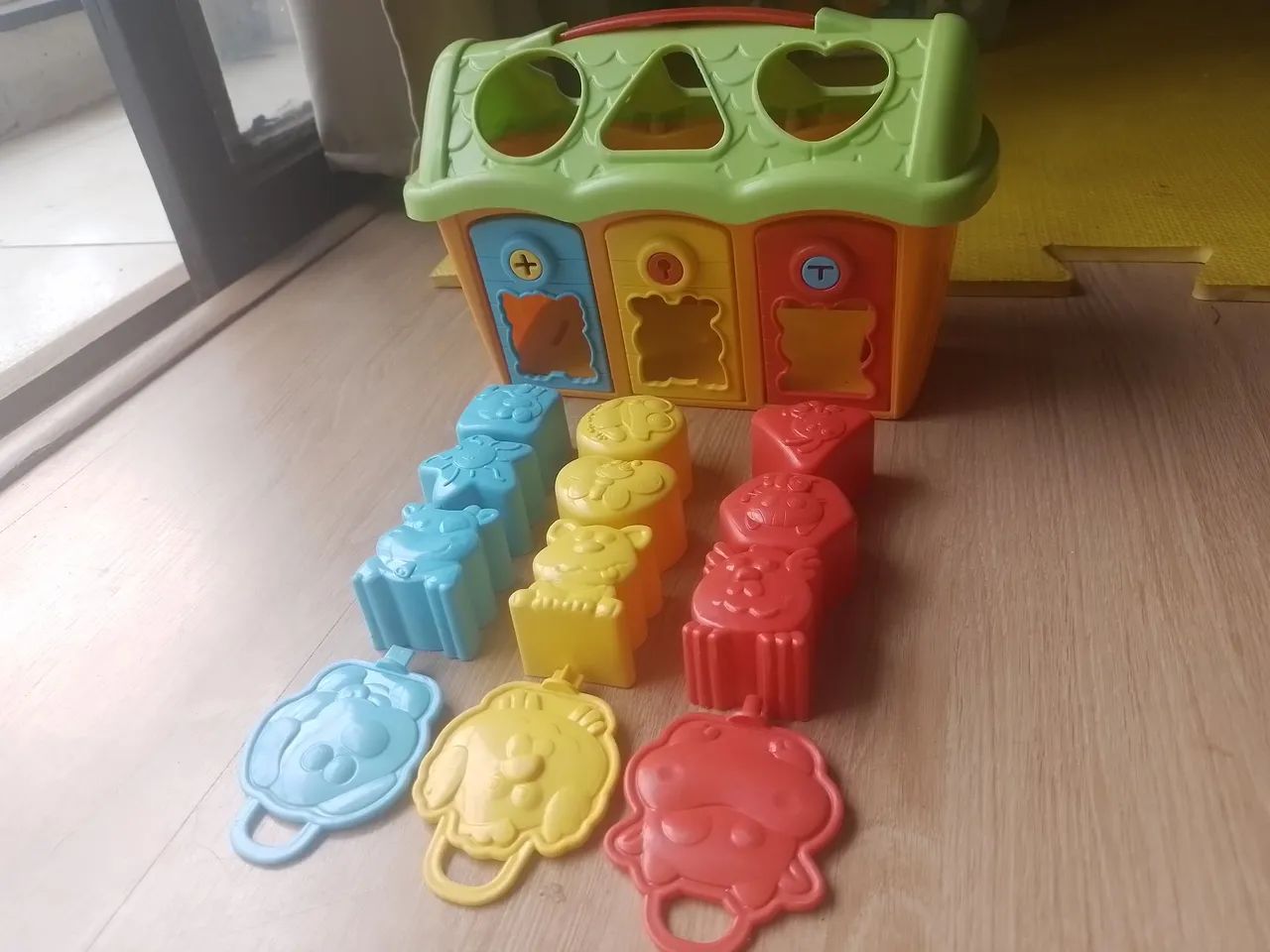 Casinha curral com portas, chaves e mais 9 peças de encaixar. - Foto 3