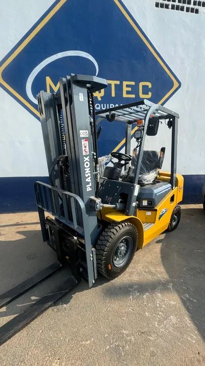 EMPILHADEIRA PLASNOX A DIESEL NOVA 2.5T TORRE TRIPLEX 4.7MTS - Foto 4