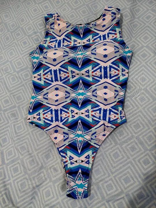 Biquínis e maios - Foto 3