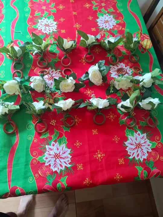 Jogo de 18 Argolas para Guardanapos com Flores - Foto 2